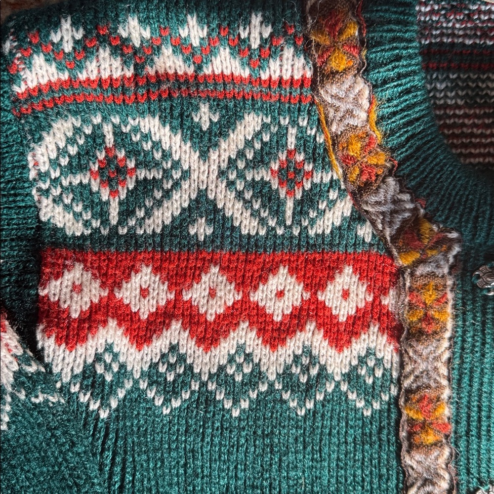 This is a vintage 90s Eddie Bauer Nordic wool blend cardigan sweater in green - Picture 3 of 8